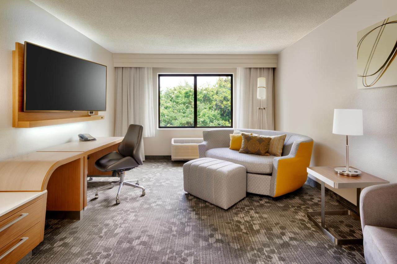 Courtyard By Marriott Charlotte Airport/Billy Graham Parkway Hotell Exteriör bild