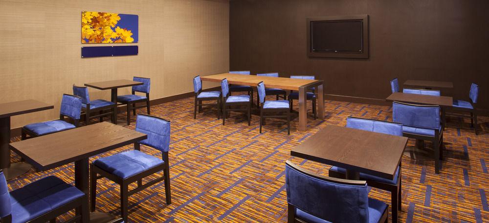 Courtyard By Marriott Charlotte Airport/Billy Graham Parkway Hotell Exteriör bild