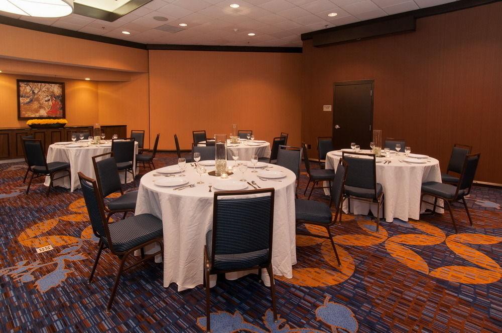 Courtyard By Marriott Charlotte Airport Loso Exteriör bild