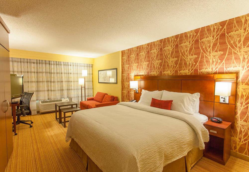 Courtyard By Marriott Charlotte Airport/Billy Graham Parkway Hotell Exteriör bild