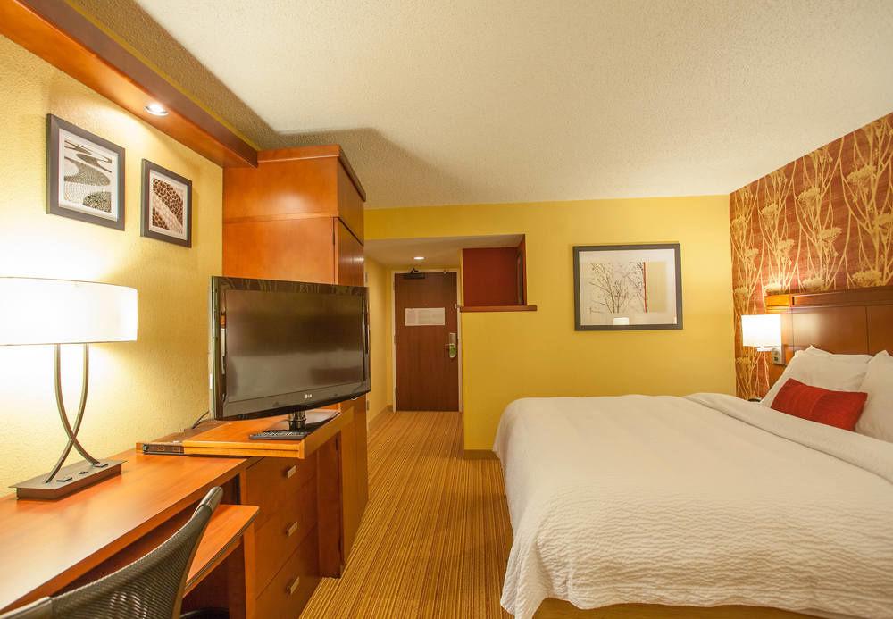 Courtyard By Marriott Charlotte Airport/Billy Graham Parkway Hotell Exteriör bild