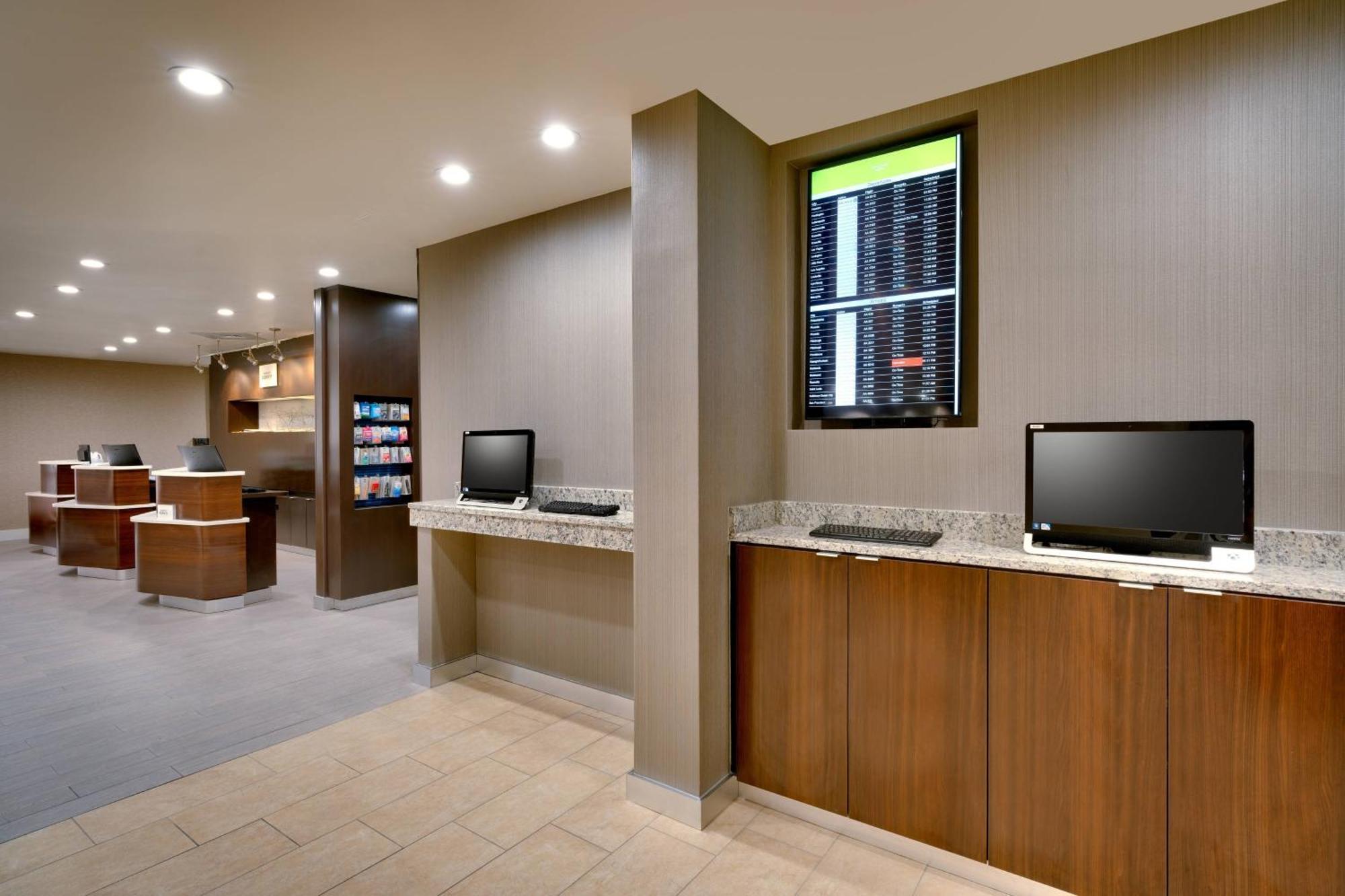 Courtyard By Marriott Charlotte Airport/Billy Graham Parkway Hotell Exteriör bild