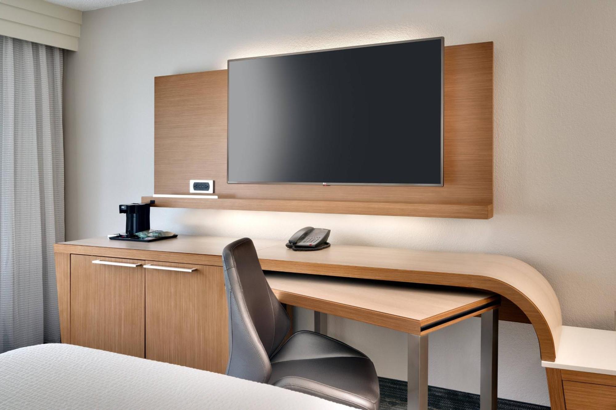Courtyard By Marriott Charlotte Airport Loso Exteriör bild