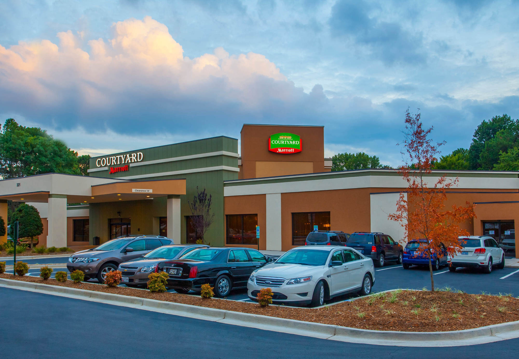 Courtyard By Marriott Charlotte Airport Loso Exteriör bild
