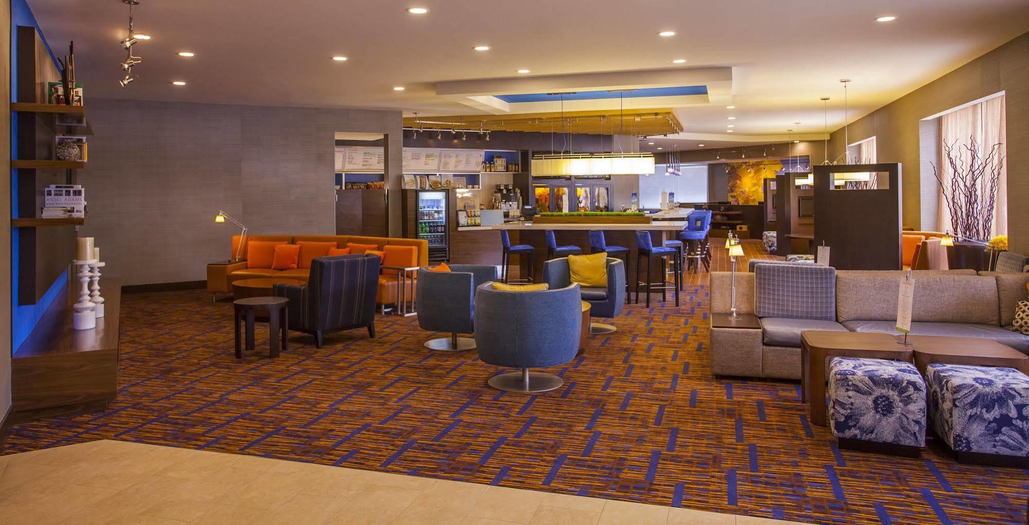 Courtyard By Marriott Charlotte Airport/Billy Graham Parkway Hotell Exteriör bild